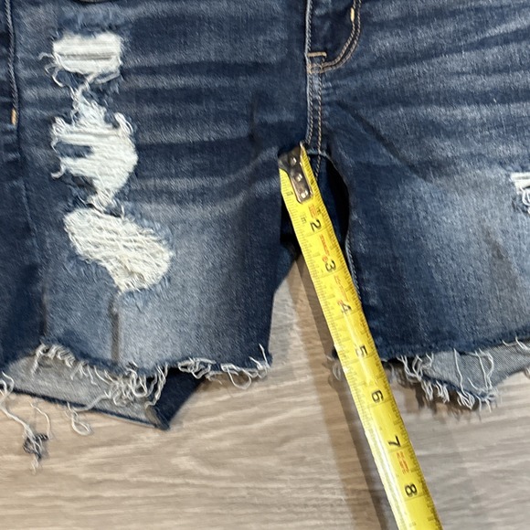 American Eagle Womens Shorts Size 6 Blue Midi 5-Pocket Cutoff Medium Wash - Picture 4 of 9